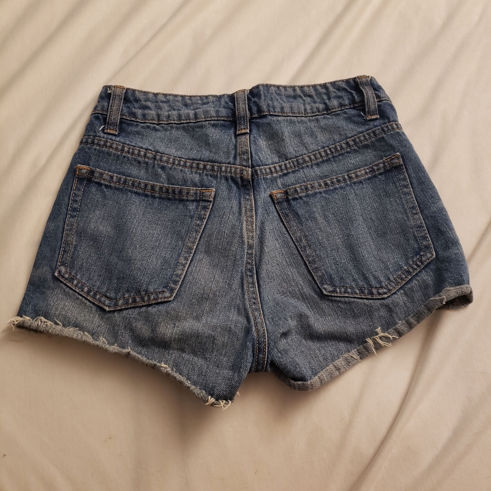 H&M Shorts - Picture 3 of 3